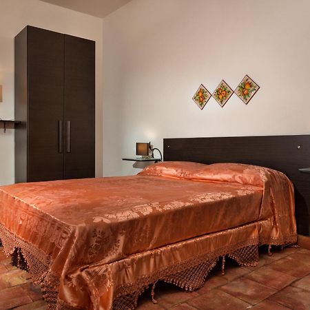 Nake Residenza Artistica Villa Sant'Alfio Bagian luar foto
