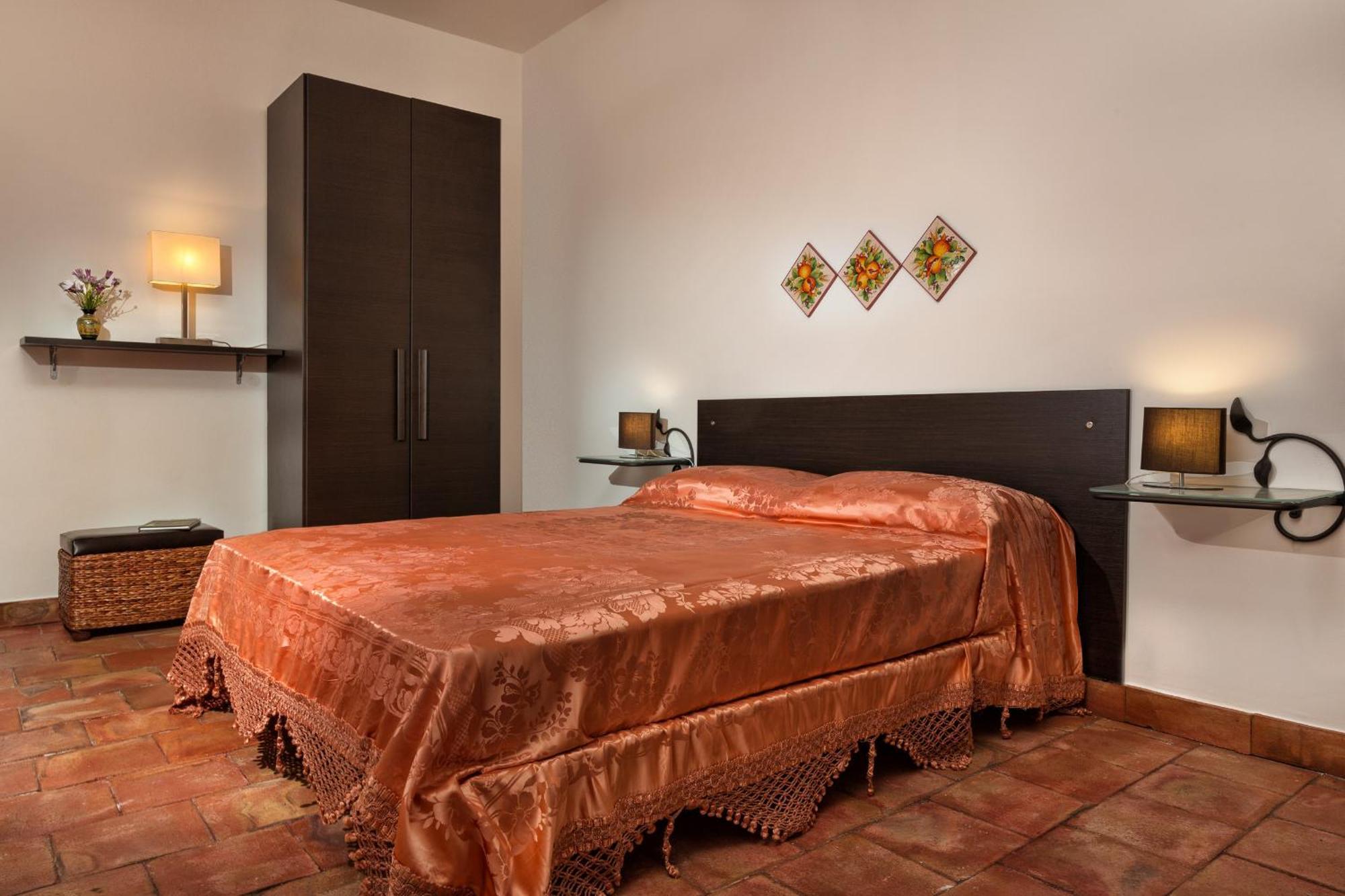 Nake Residenza Artistica Villa Sant'Alfio Bagian luar foto