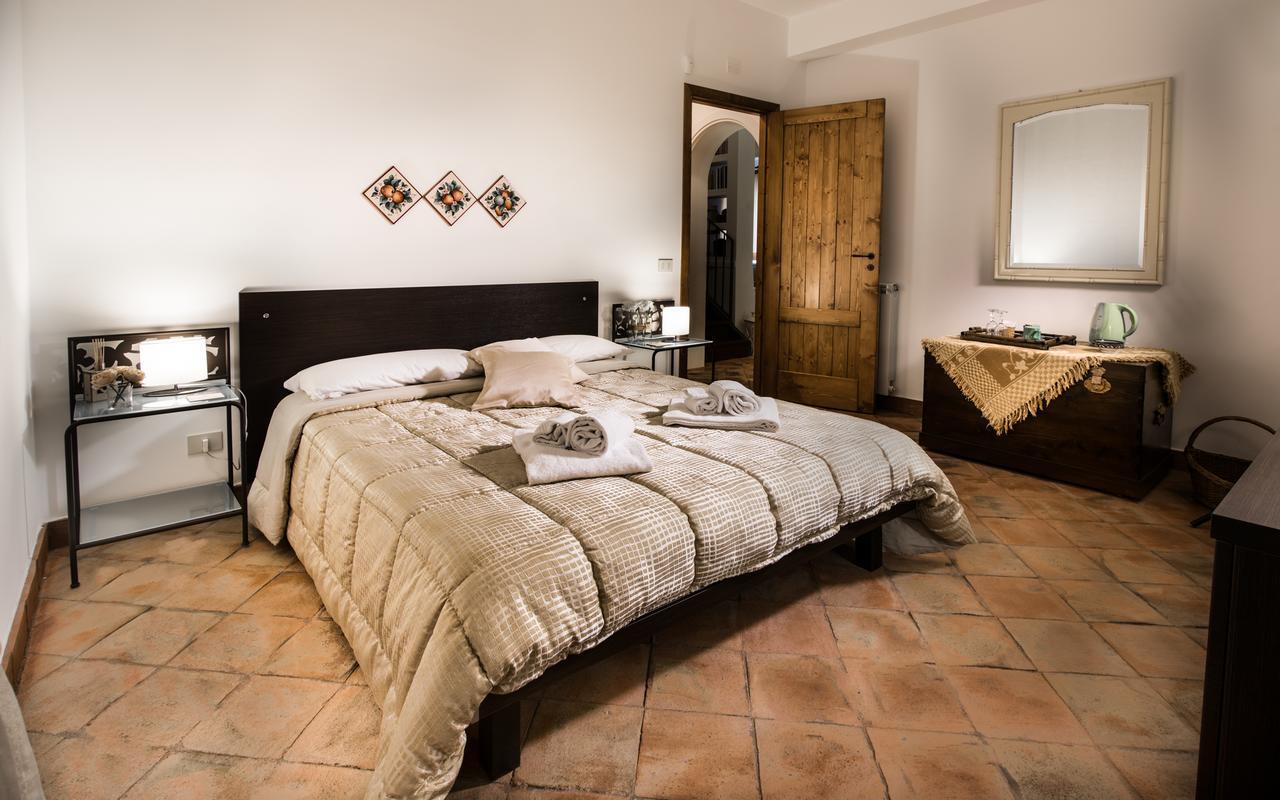 Nake Residenza Artistica Villa Sant'Alfio Bagian luar foto