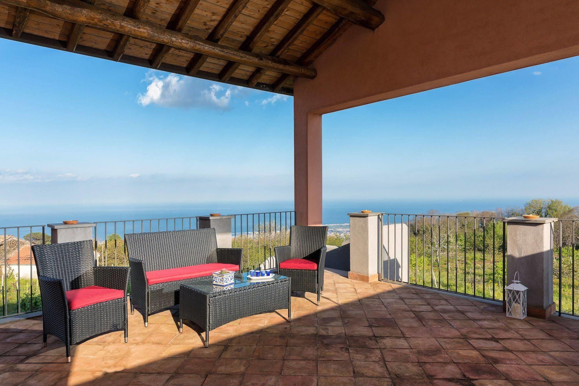 Nake Residenza Artistica Villa Sant'Alfio Bagian luar foto
