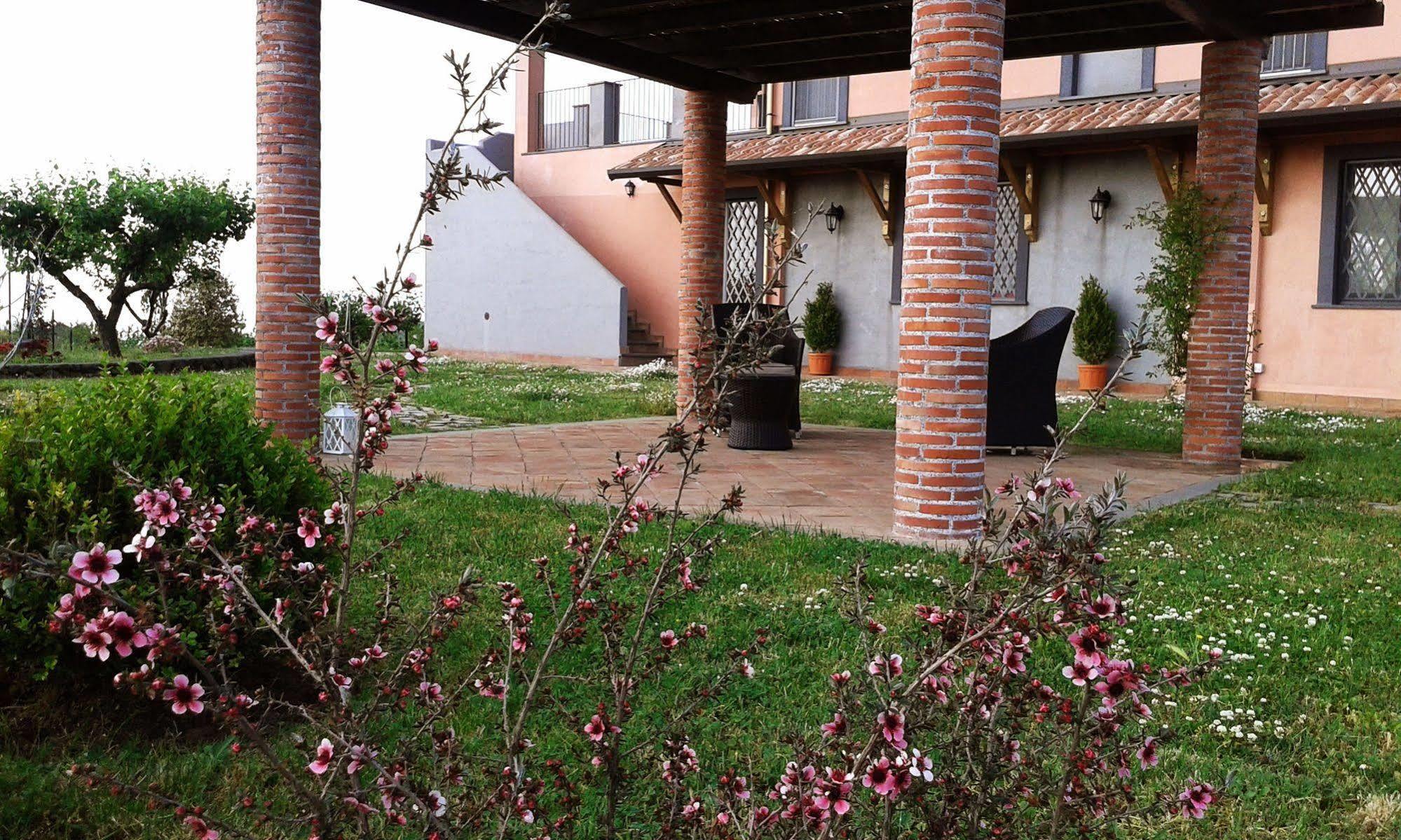 Nake Residenza Artistica Villa Sant'Alfio Bagian luar foto
